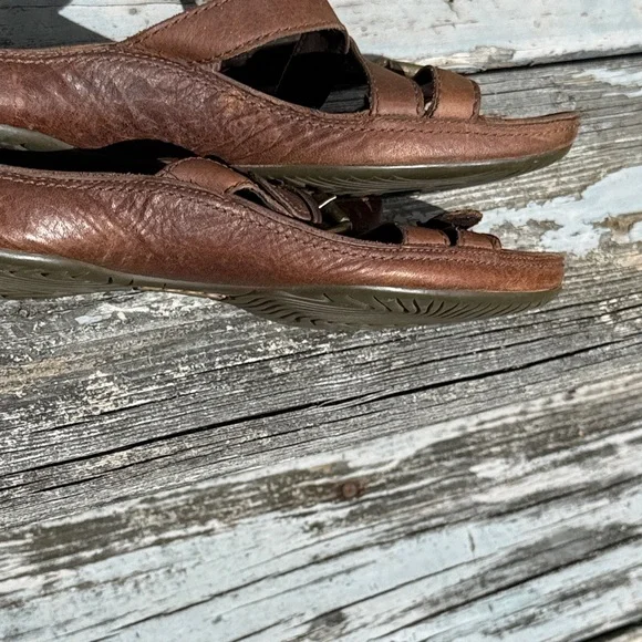 Ecco Women's Dark Brown Leather Sandals Slides size 8 39 distressed flip flops - Picture 12 of 14